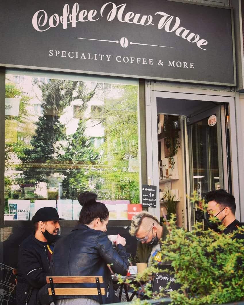 Coffee New Wave specialty kávézó Budapest - Magyar kézműves pörkölők - Farkas Márk tulajdonos vállalkozás - Minőség precizitás ügyfélélmény - Barista coffee business entrepreneurship